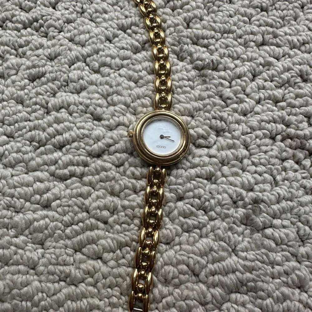 Gucci Gold Timepiece with White Face - Picture 3 of 4